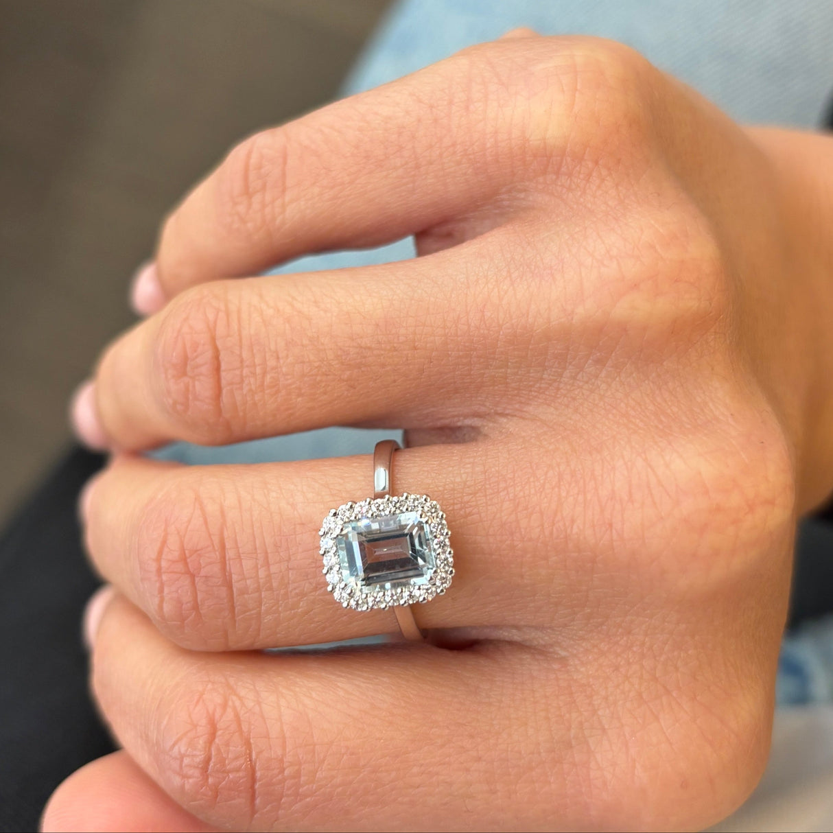 Anello Acquamarina Taglio Ottagonale con Brillanti in Oro Bianco