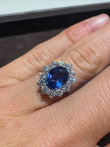 White gold ring with saffiro 1.83kt and diamonds