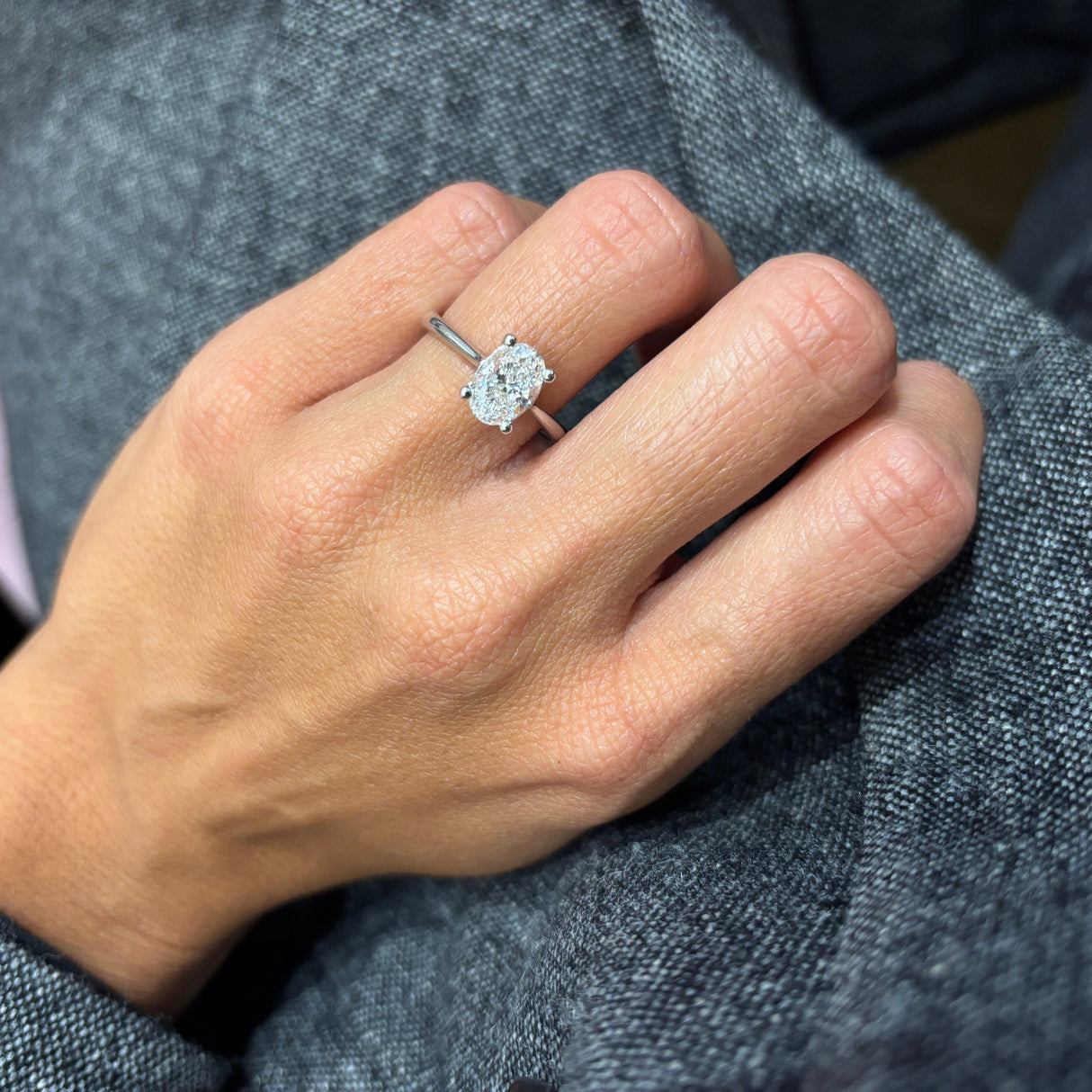 Anello in Oro Bianco con Diamante taglio Ovale 1.50kt GIA