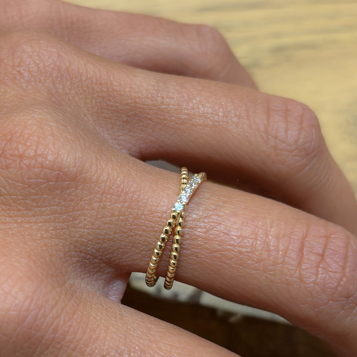Sub -patellar thin ring with 5 diamonds