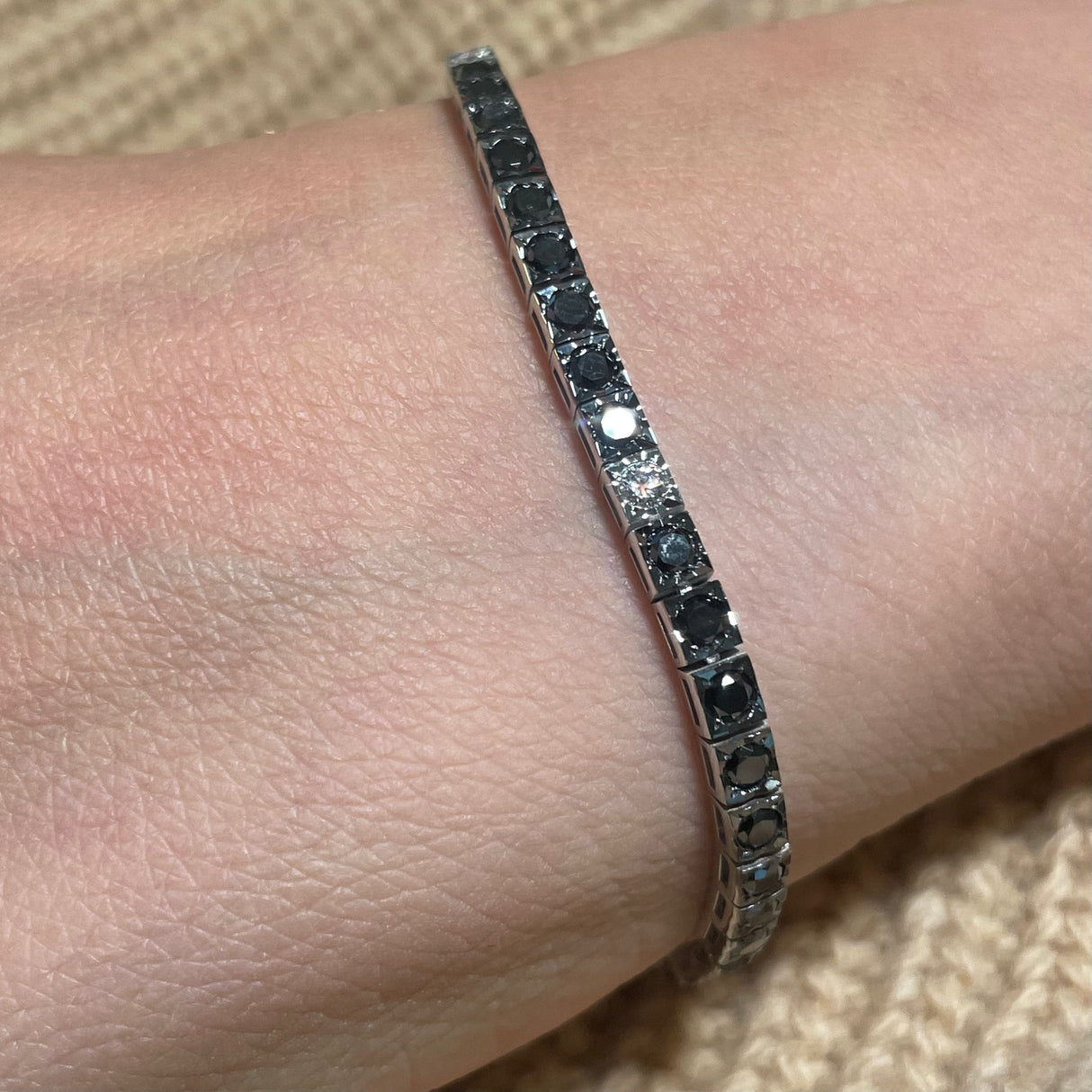 Bracciale Tennis Diamanti Neri e Spot Bianchi-Bracciali-RECARLO-Gioielleria Granarelli