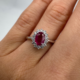 Anello con Rubino 1,09ct taglio Ovale e Diamanti