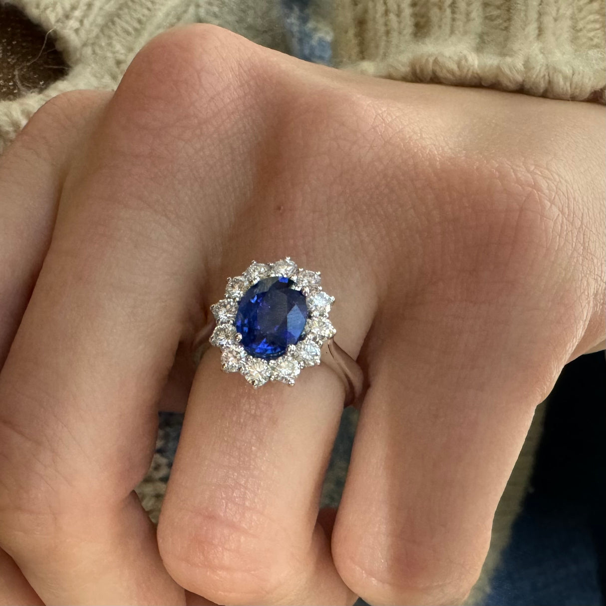 Anillo de corazón de zafiro y diamante
