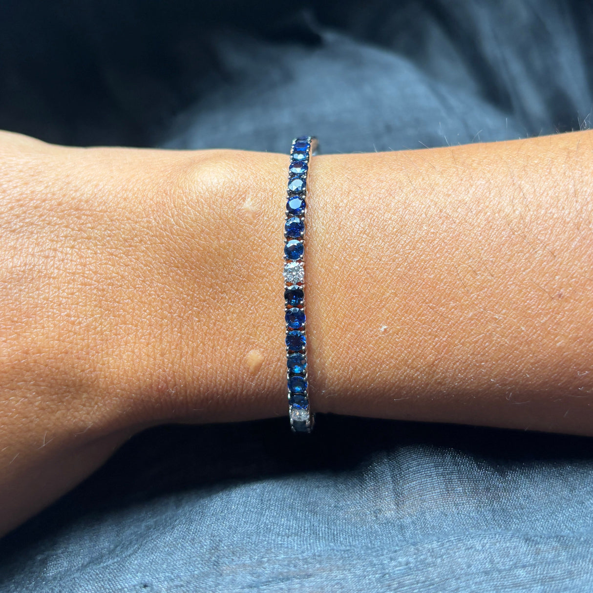 Bracciale Tennis Oro Bianco 18kt - Zaffiri Blu 6.98ct e Diamanti 0.68ct FVS