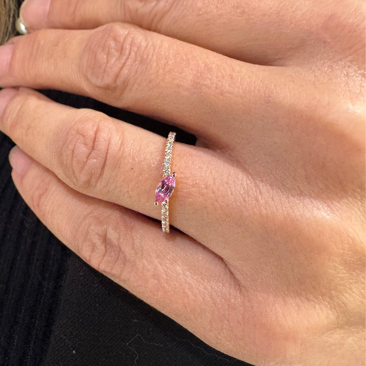 Anello Fedina Navette Diamanti e Zaffiro in Oro Rosa