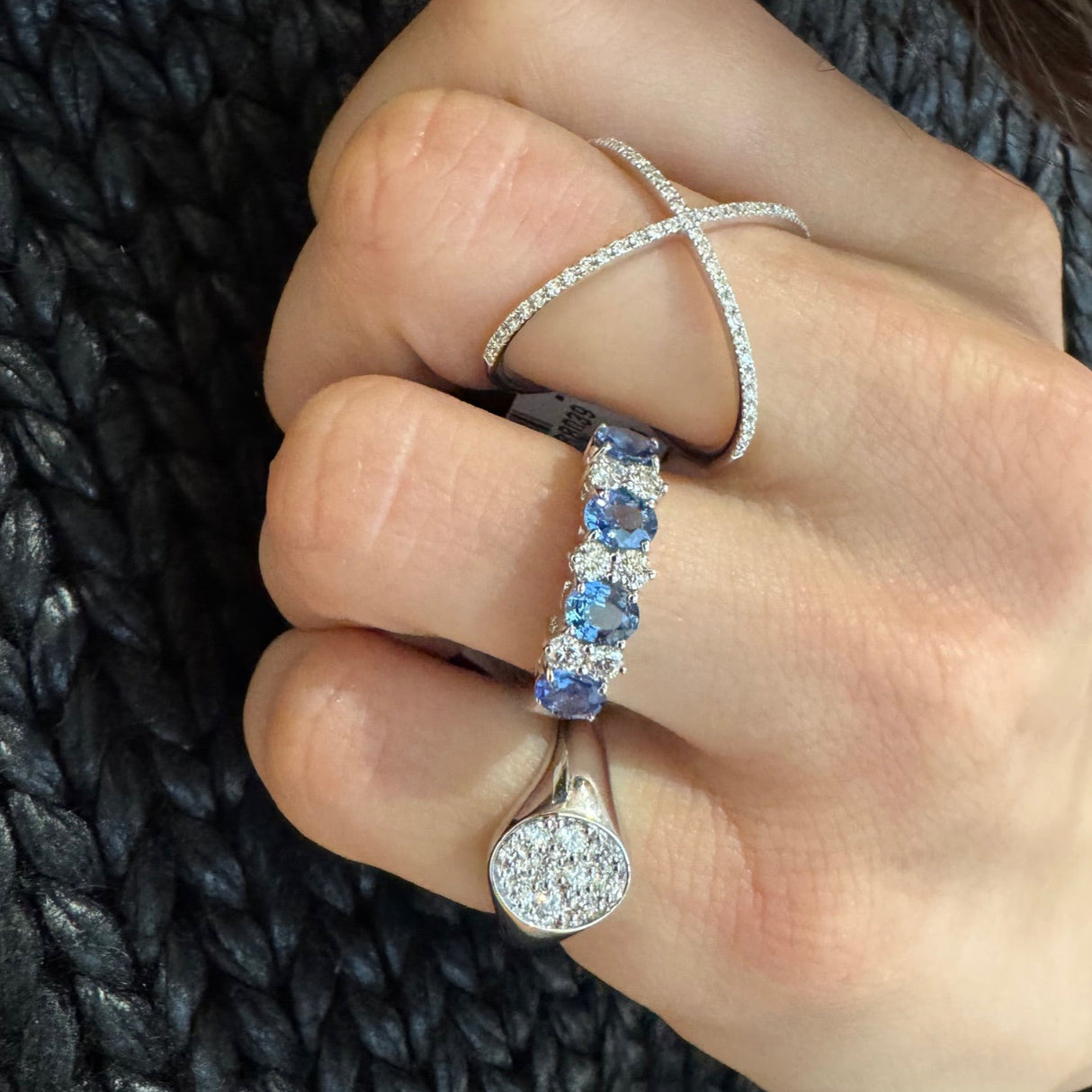 Anello Fedina In Oro Bianco con 4 Zaffiri Ovali e Diamanti