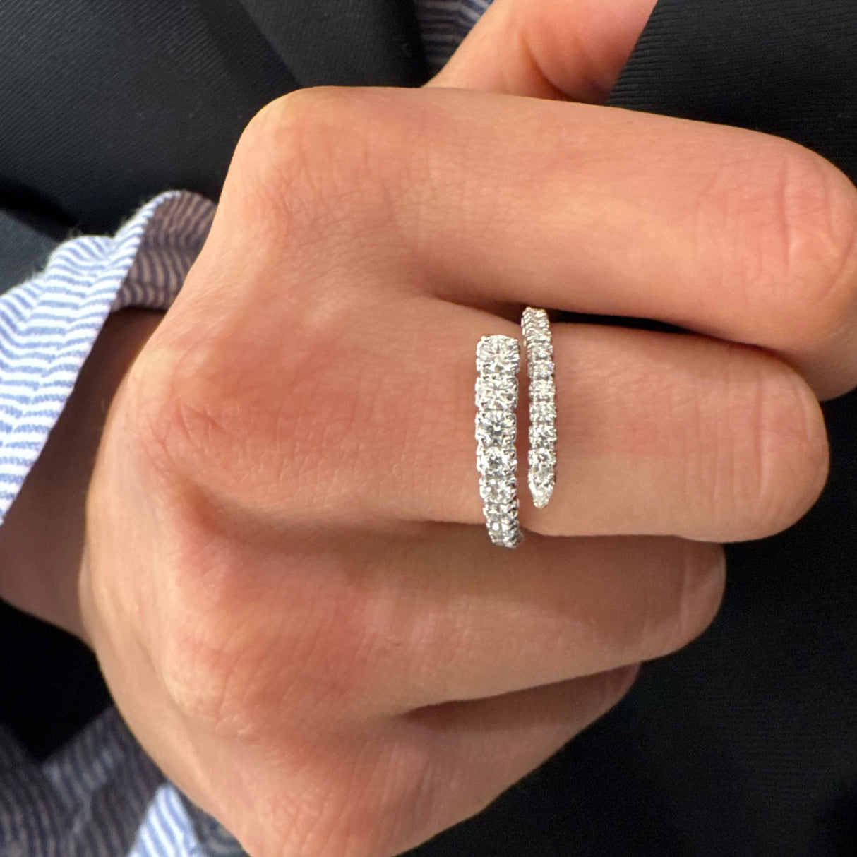 Anello Contrariè Oro Bianco Diamanti Bianchi