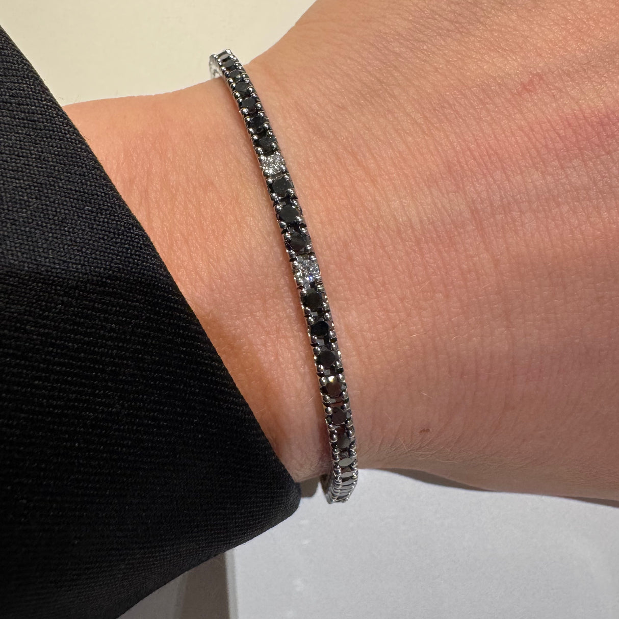 Bracciale Tennis Oro Bianco con Diamanti Neri 3,4ct e Bianchi