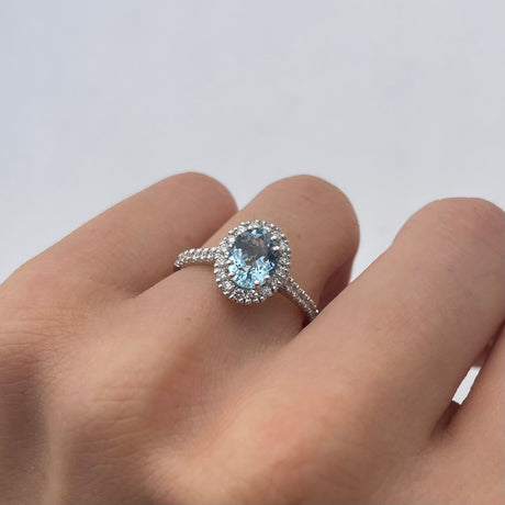 Anello Acquamarina 1.13kt contorno di Diamanti-Anelli-GRANARELLI-Gioielleria Granarelli