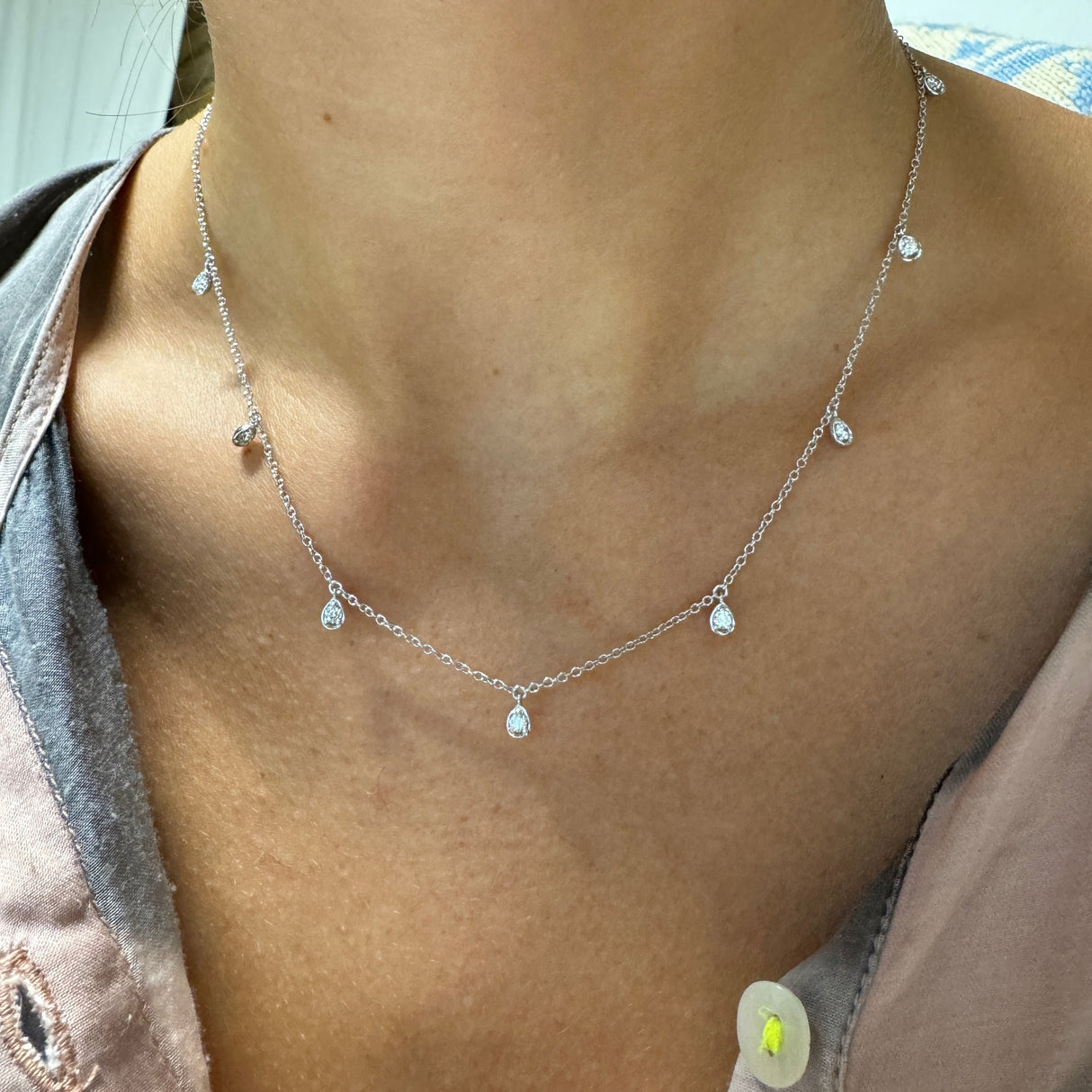 Girocollo 9 Brillanti a Goccia In Oro Bianco