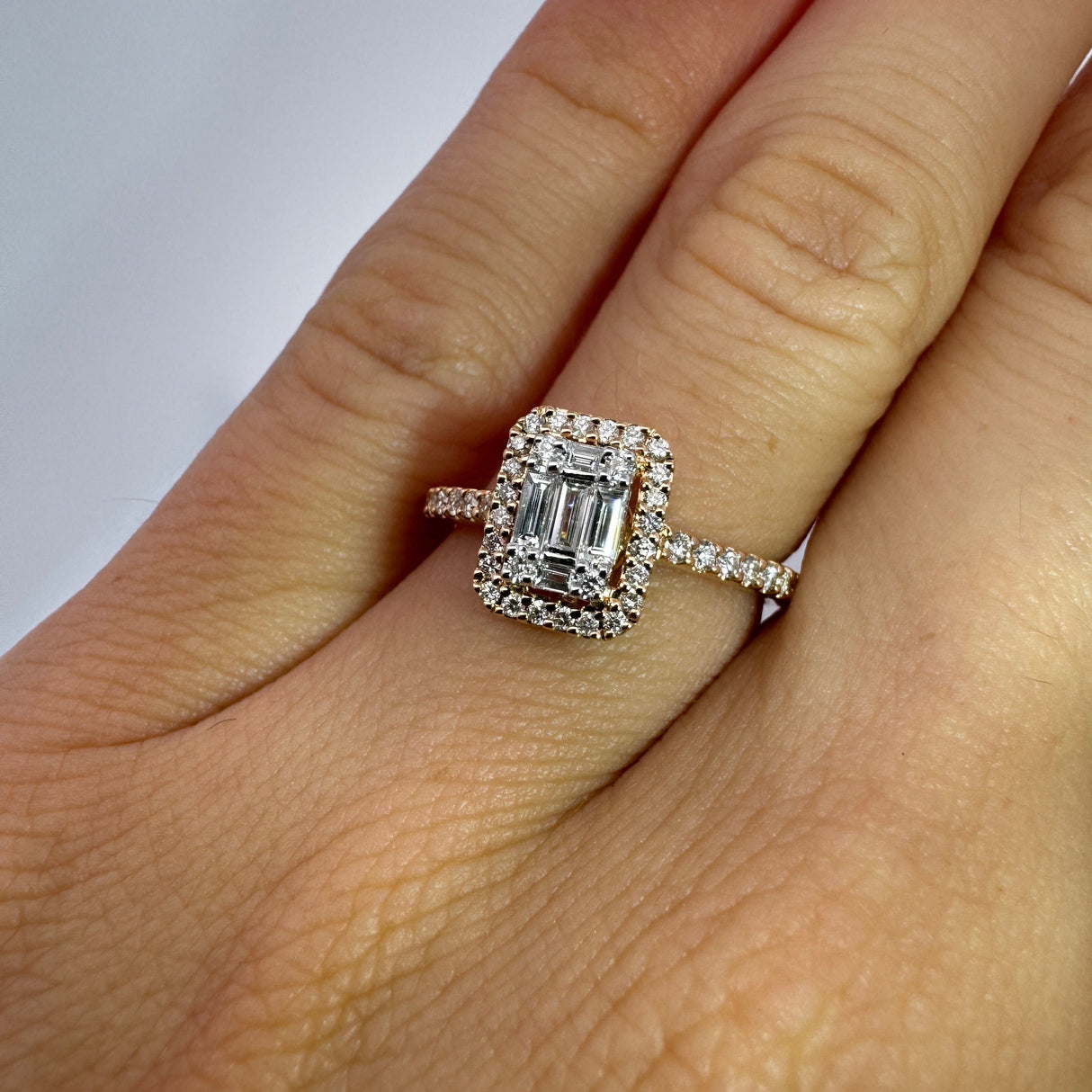 Anello Solitario Illusione in Oro Giallo e Diamanti