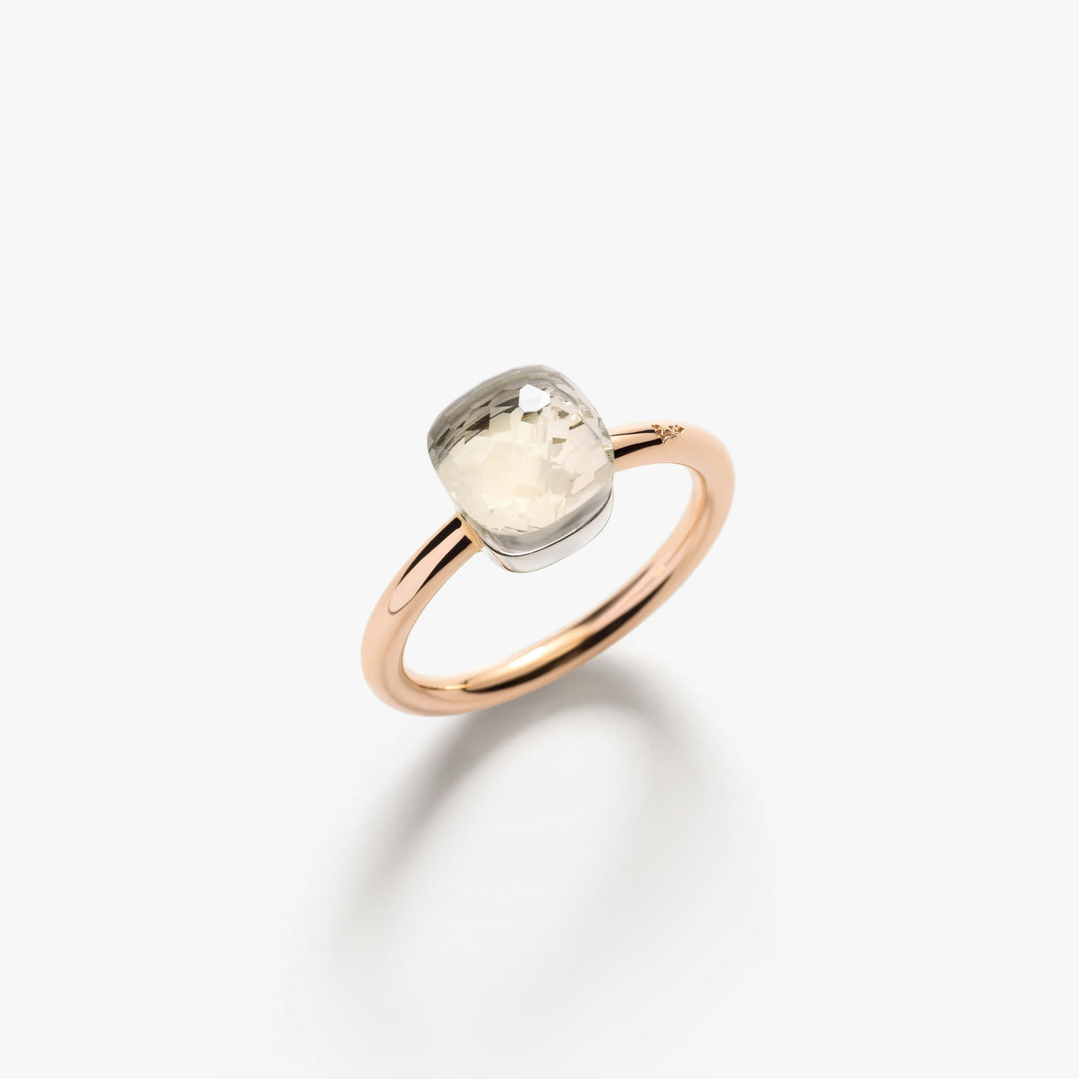 Petit Nudo Ring aus Roségold und weißem Topas