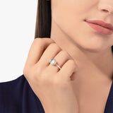 Petit Nudo Ring aus Roségold und weißem Topas