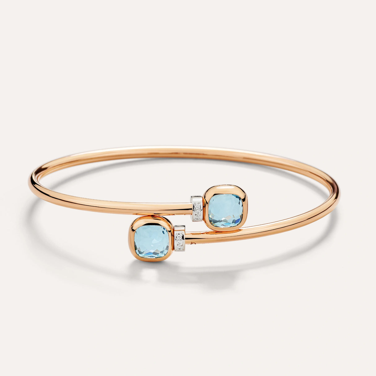 Bracciale Bangle Nudo Mini Oro Rosa, Topazi Azzurri e Diamanti-Bracciali-POMELLATO-Gioielleria Granarelli