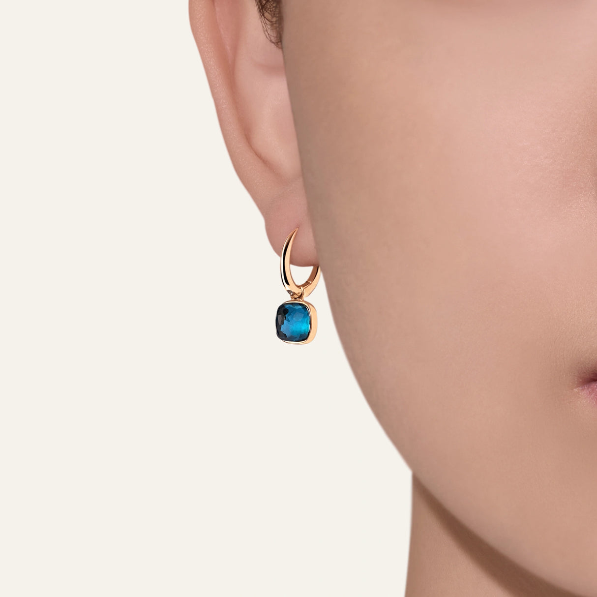 Orecchini Nudo Mini in Oro Rosa e Topazi Blu London-Orecchini-POMELLATO-Gioielleria Granarelli