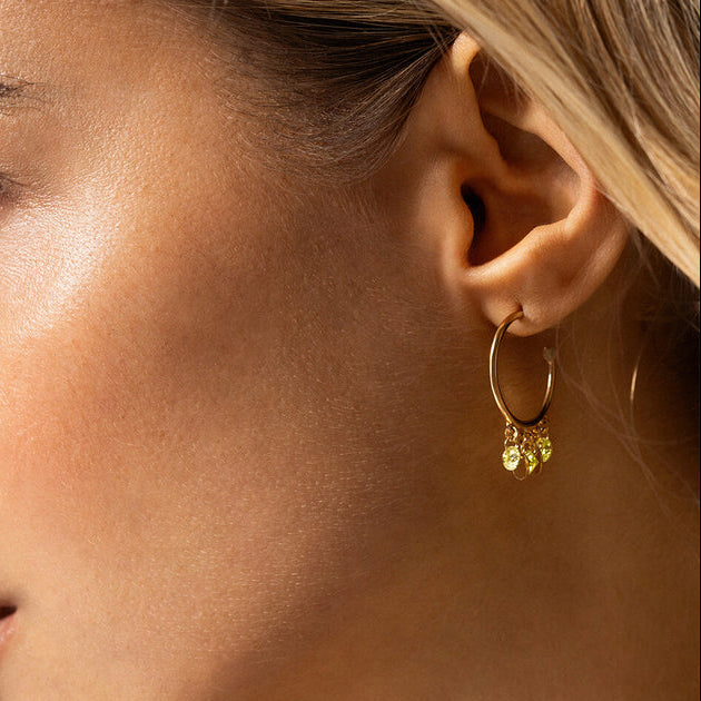 Mono-orecchino hoop zirconi verde lime e medaglie pendenti