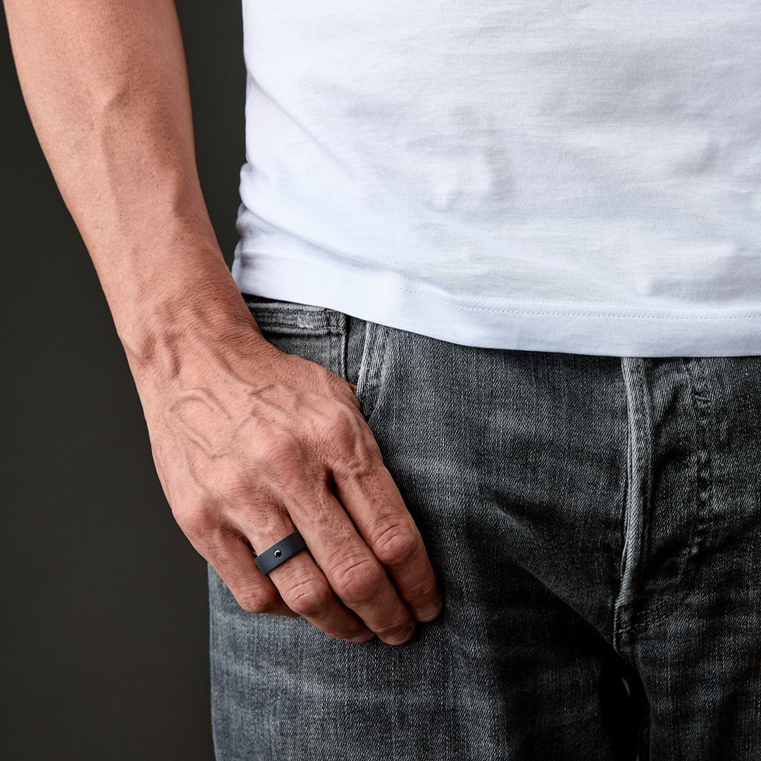Anello Fedina Uomo Piatta Titanio Nero e Diamante Nero 0.11