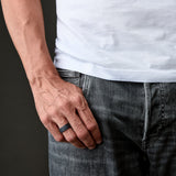 Anello Fedina Uomo Piatta Titanio Nero e Diamante Nero 0.11