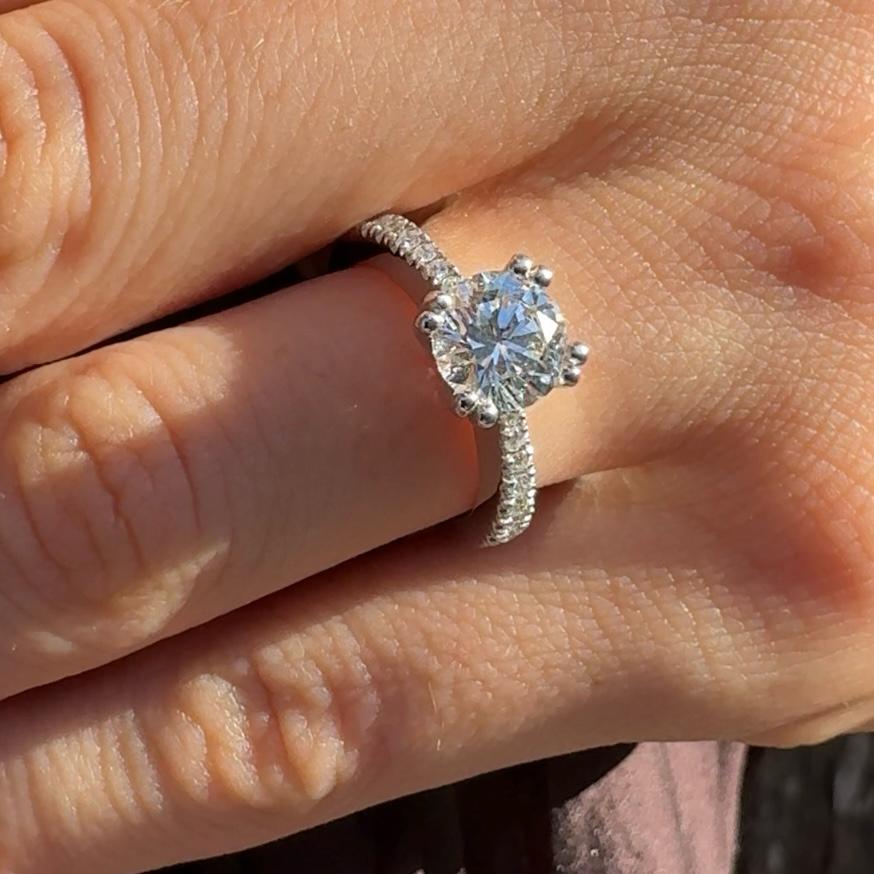 Anello 1.53kt e Diamanti in Oro Bianco