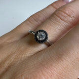 Anello con rosa di Diamanti Neri e Bianco centrale Oro Bianco