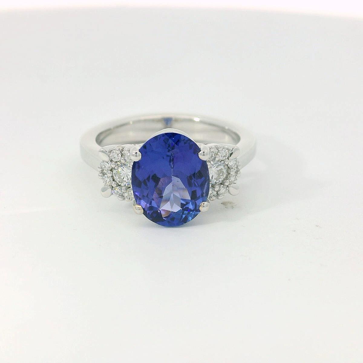 Anello Tanzanite 2.72kt e Diamanti in Oro Bianco