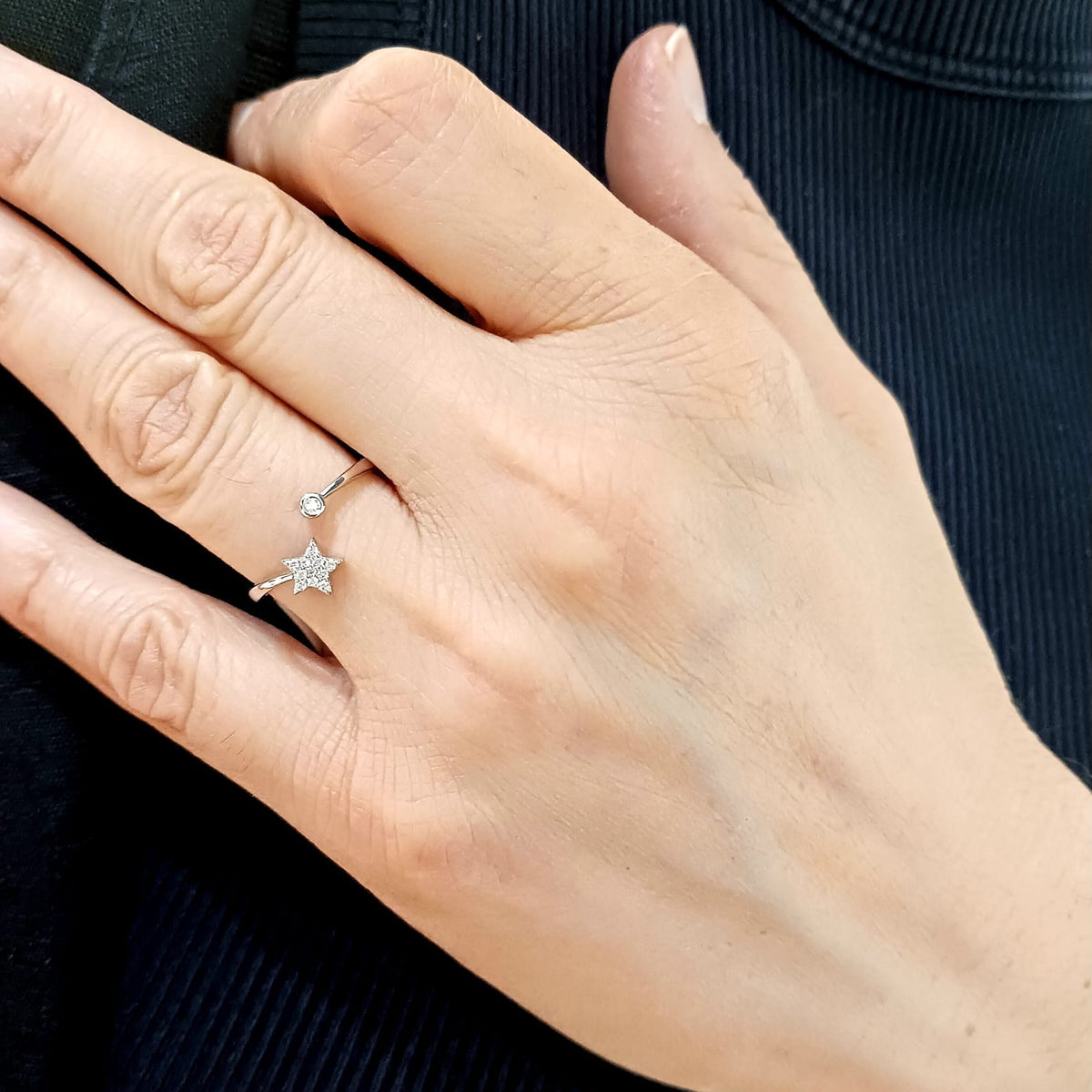 Star ring and stem in white gold with brilliant