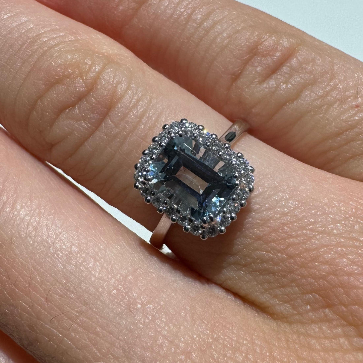 Anello Acquamarina Taglio Ottagonale ct 1.47 con Brillanti in Oro Bianco