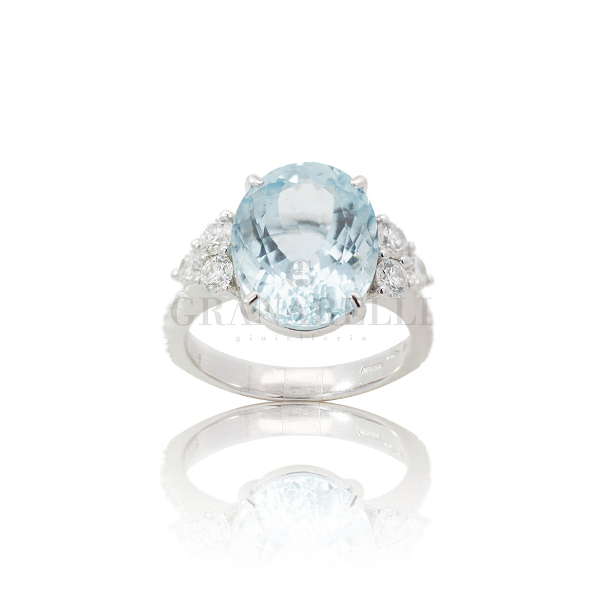Acquamarine ring 5.48kt and white gold diamonds