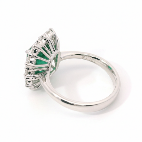 Anello con smeraldo - vista laterale