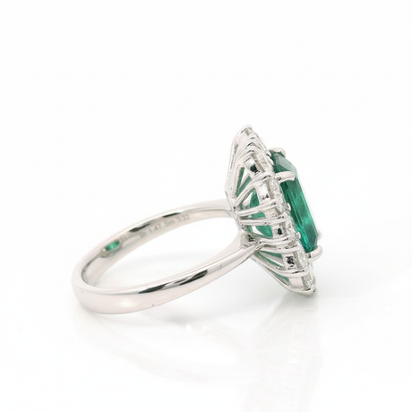 Anello con smeraldo - vista tre quarti