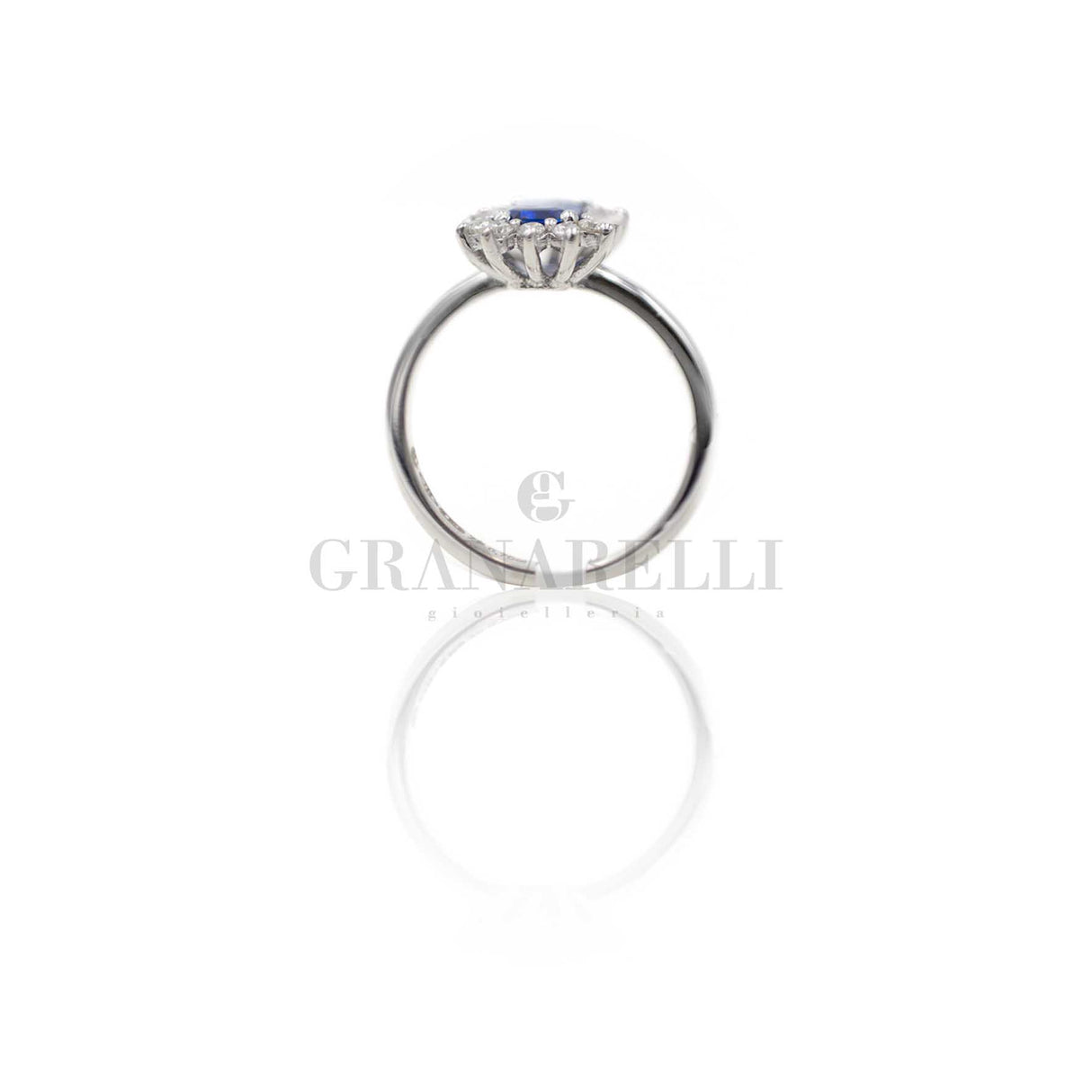 Anello in Oro Bianco con Zaffiro 0.70kt e Diamanti