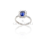 Anello in Oro Bianco con Zaffiro 0.70kt e Diamanti