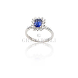 Anello in Oro Bianco con Zaffiro 0.63kt e Diamanti