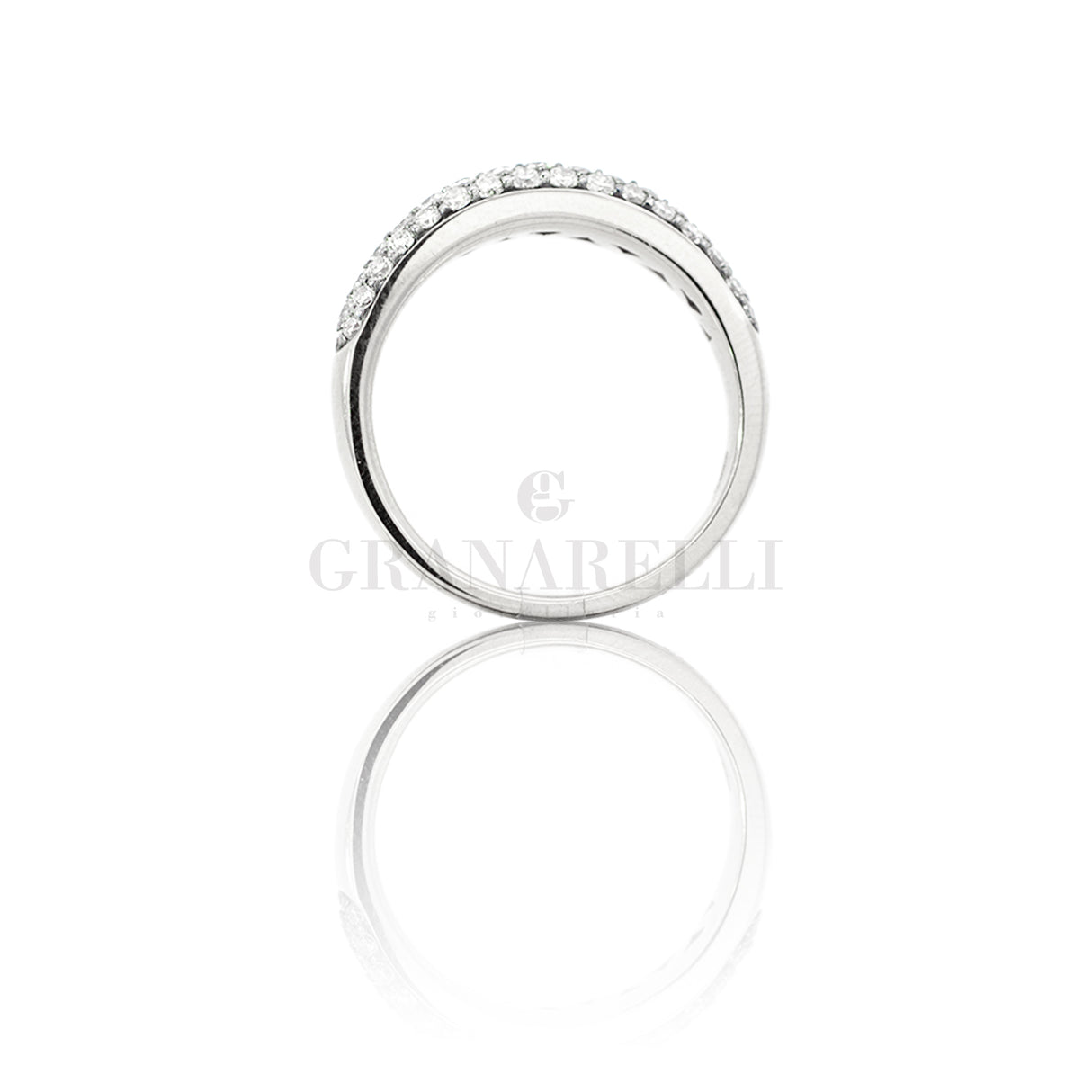 Pavè diamond ring in white gold