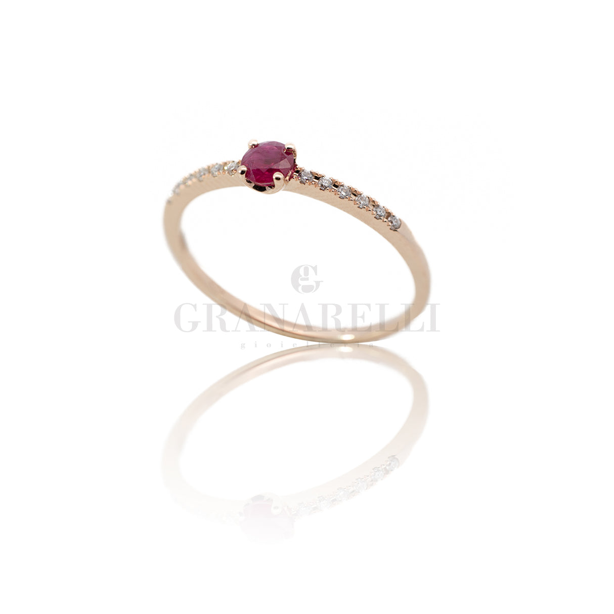 Anillo de anillo de oro rosa con 5 brillantes