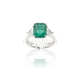 White gold ring with emerald and 3.63kt diamonds
