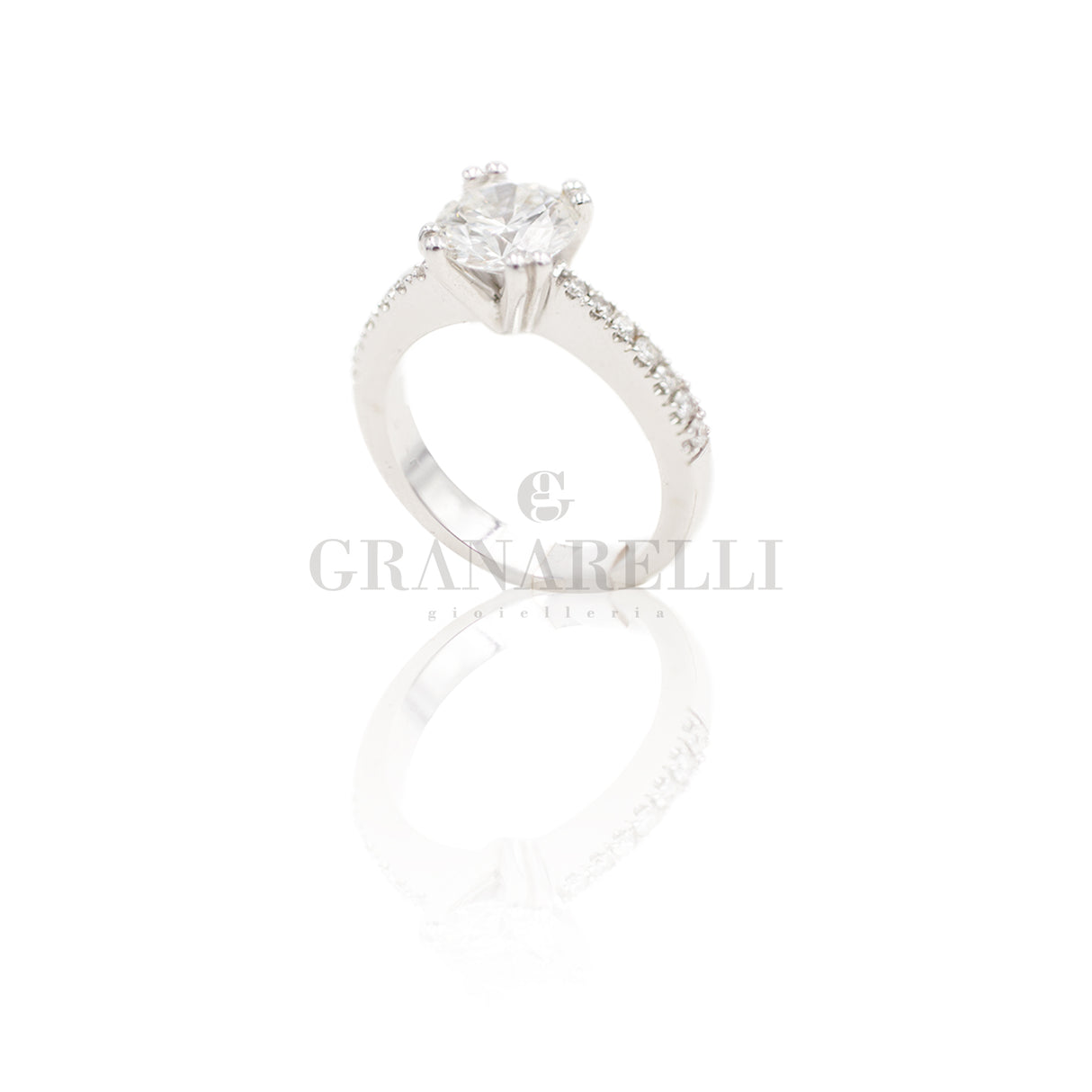 Anello 1.53kt e Diamanti in Oro Bianco