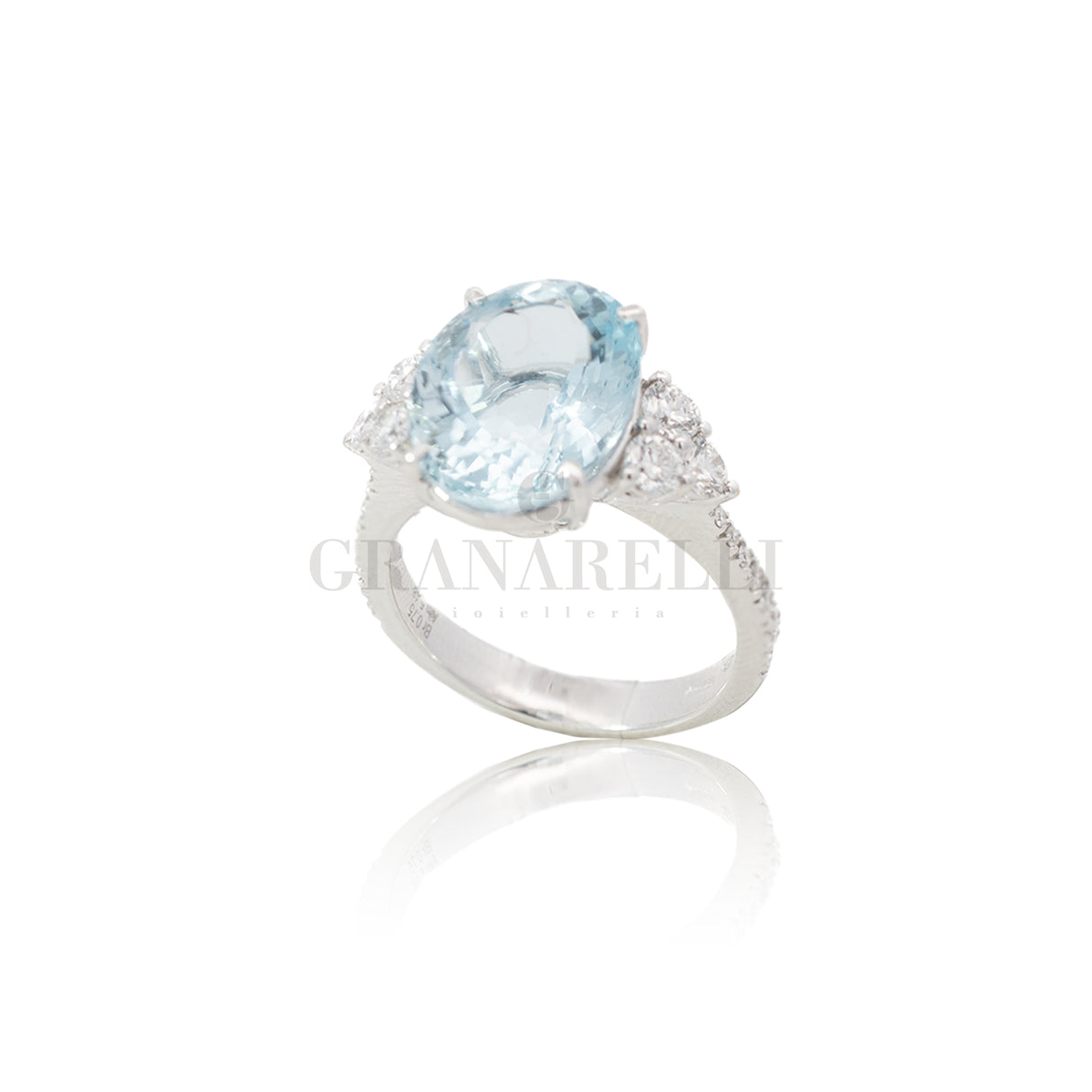 Acquamarine ring 5.48kt and white gold diamonds