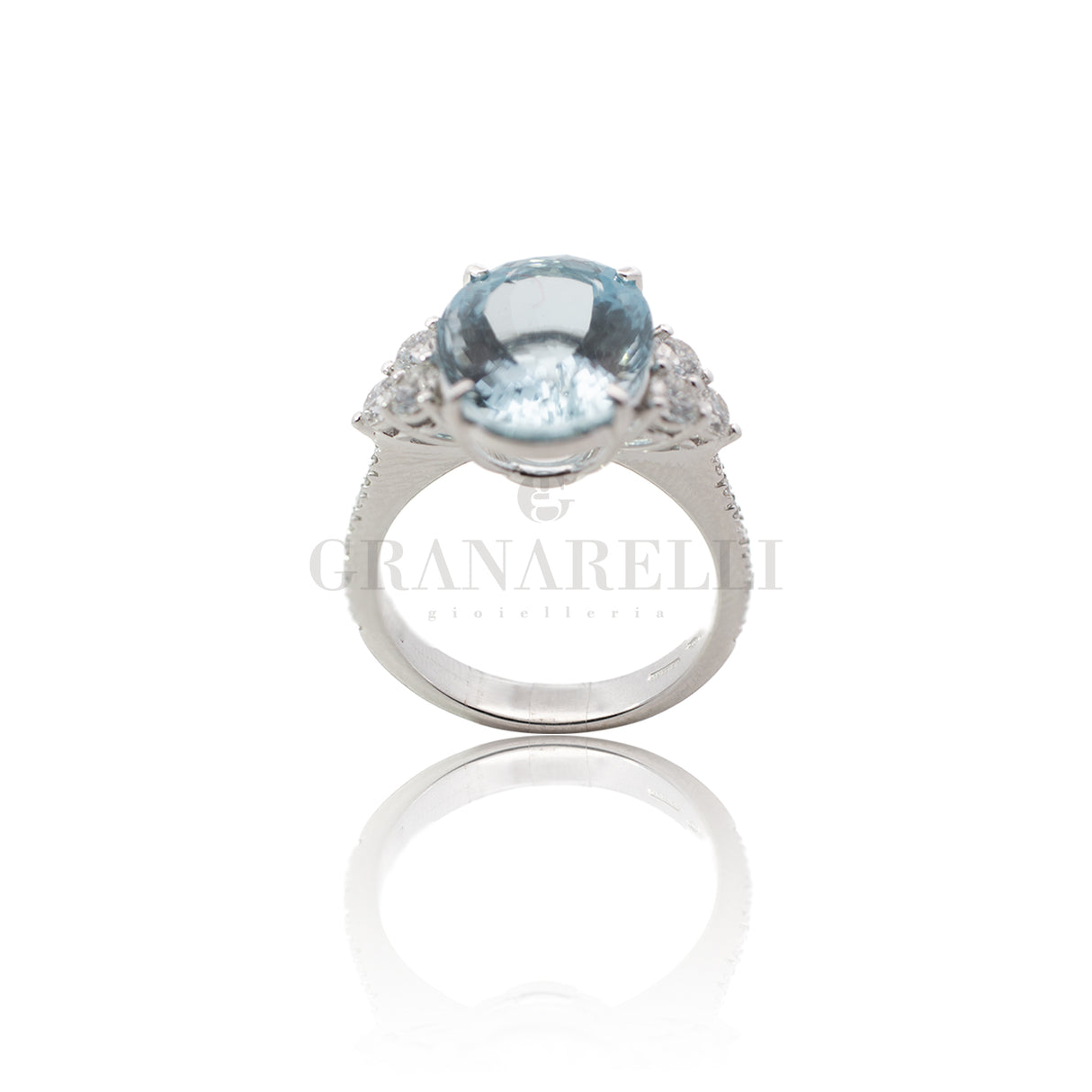 Acquamarine ring 5.48kt and white gold diamonds