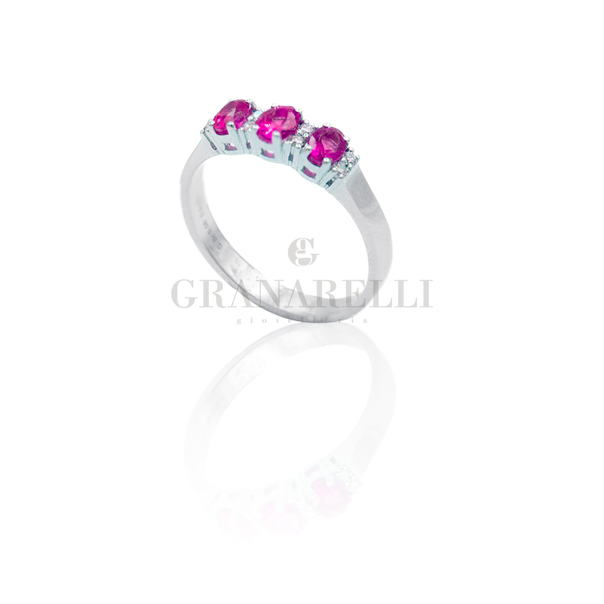 Anello 3 Rubini e Diamanti Bianchi