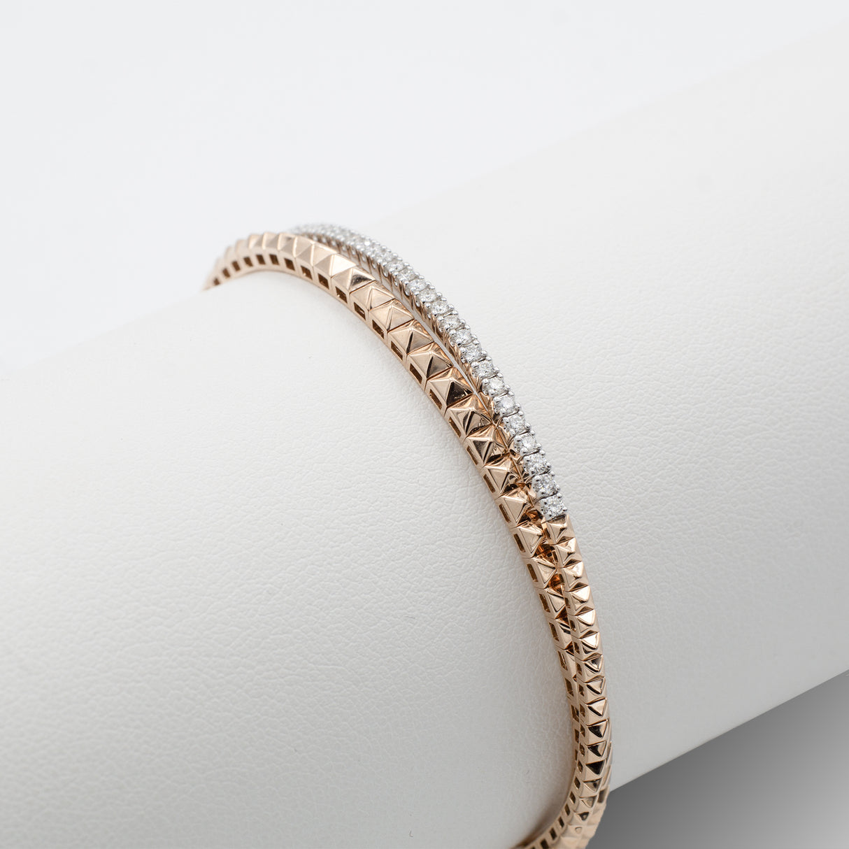Pulsera de brazalete de diamante blanco