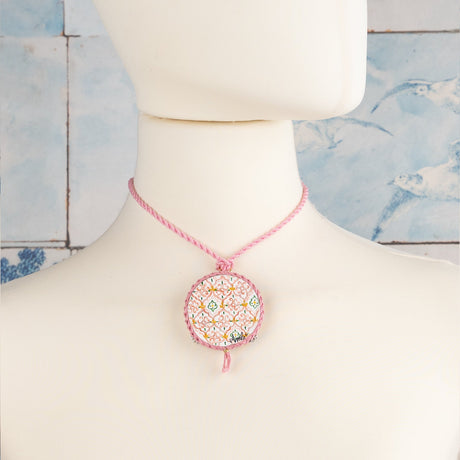 collana tamburello fantasia rosa su corda-AMLÈ-a2765-Gioielleria Granarelli