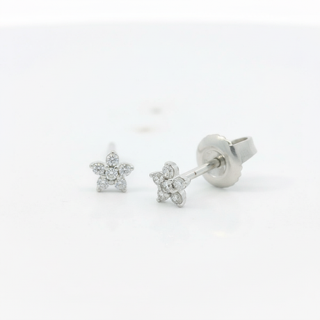 Earrings flower diamond three-quarter view depth