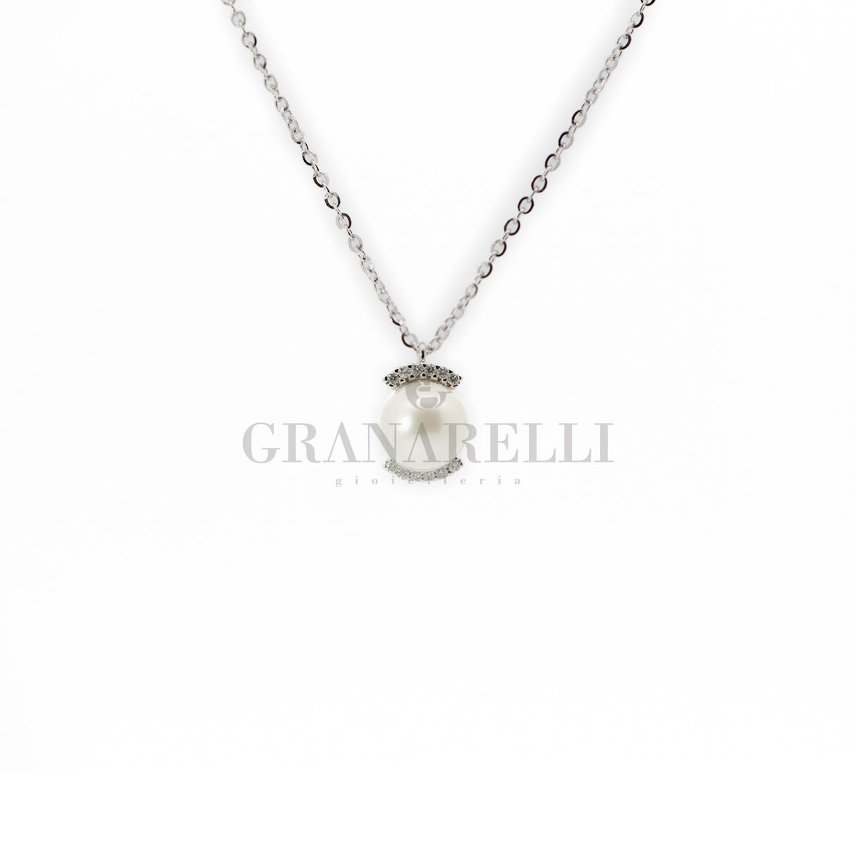 CHRIST CHRIST with pearl Ø 7.5 and white gold diamonds