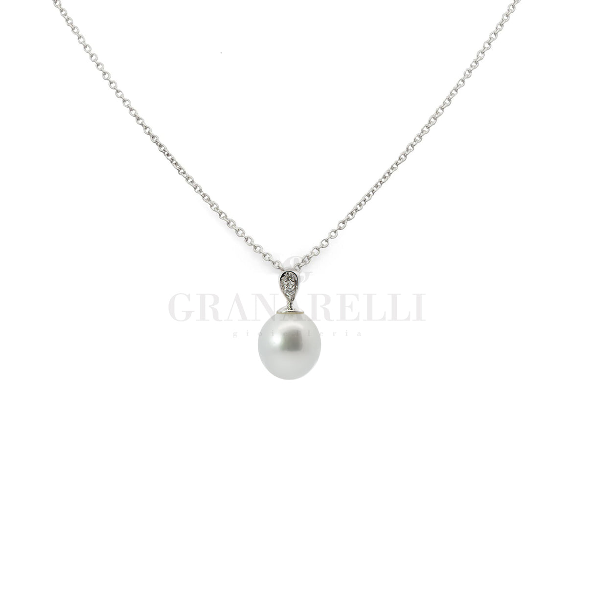 Pendientes de arrastre con diamantes.