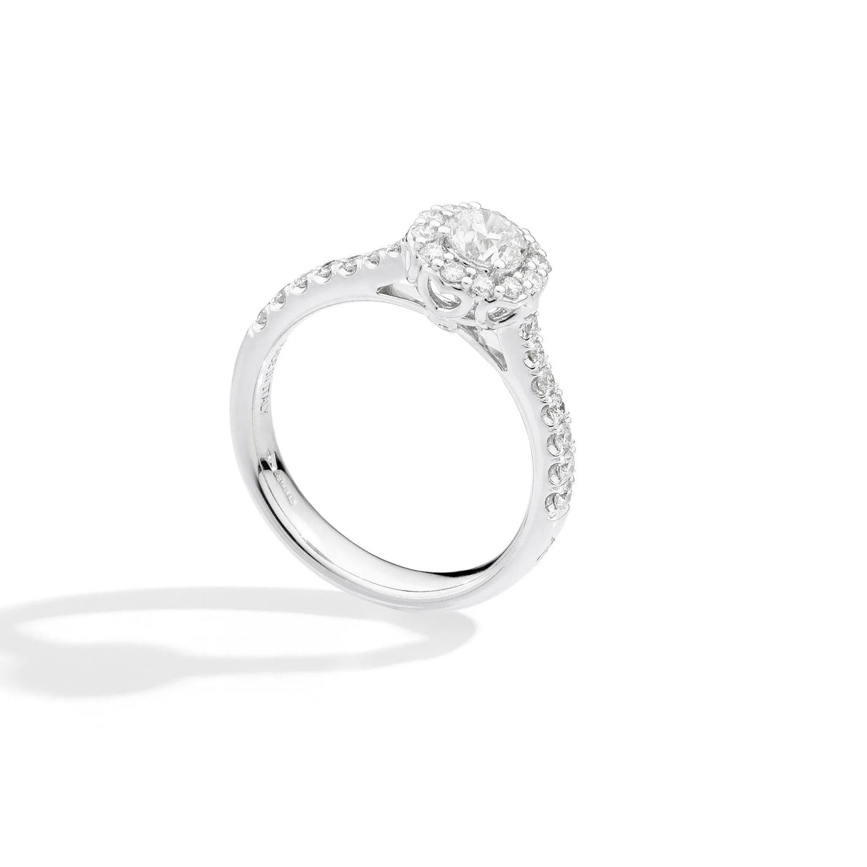 Anello Solitario con contorno di diamanti 0.26
