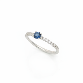 Ring sapphire white gold clean background